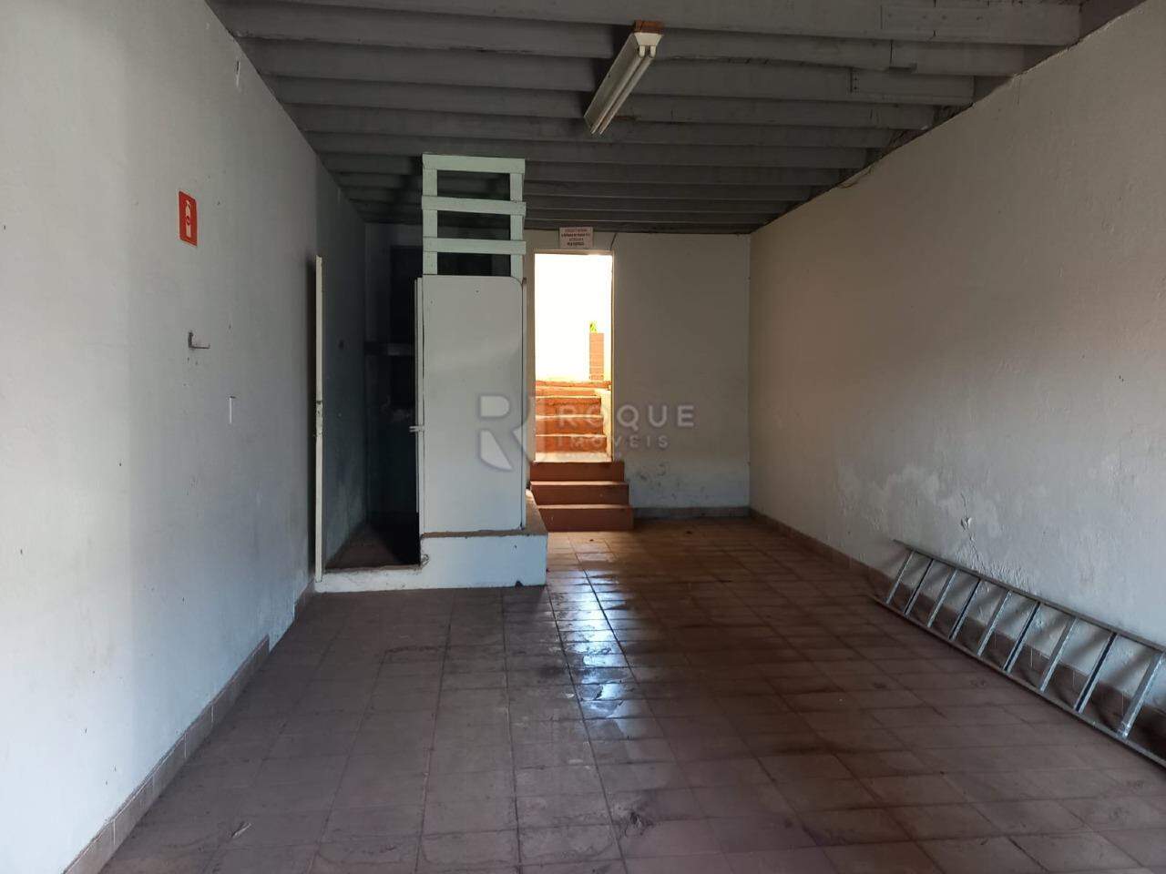 Casa com salão para aluguel no bairro Centro: