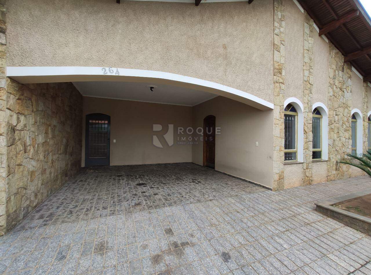 Casa Residencial para aluguel no bairro Parque Hippolyto: Fachada Interna