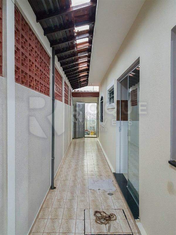 Casa Residencial para aluguel no bairro Parque Hippolyto: Corredor