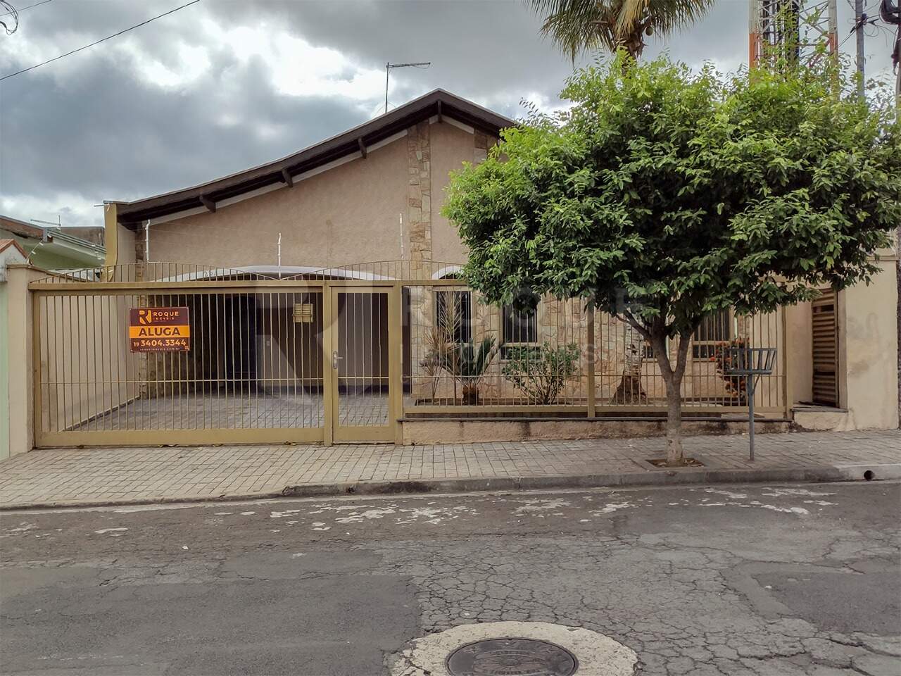 Casa Residencial para aluguel no bairro Parque Hippolyto: Fachada