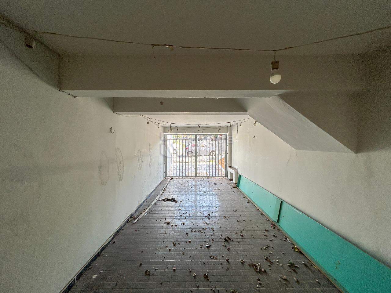 Casa Comercial para aluguel no bairro Vila Anita: Garagem