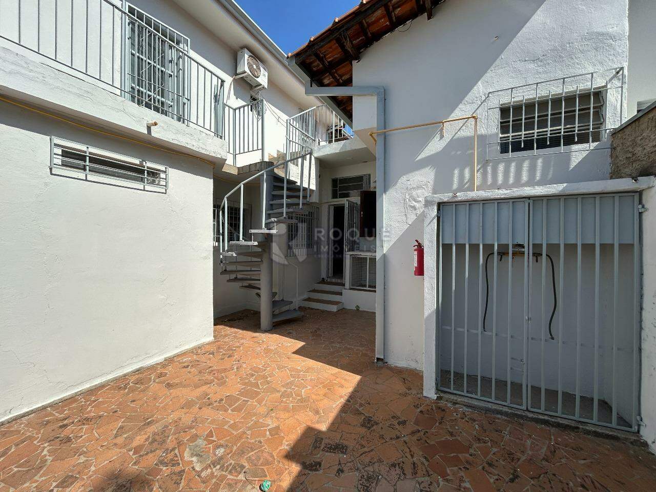 Casa Comercial para aluguel no bairro Vila Anita: Fundo