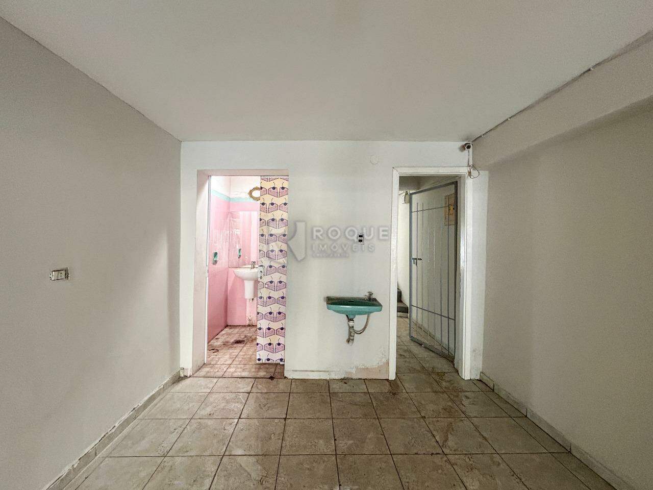 Casa Comercial para aluguel no bairro Vila Anita: Garagem