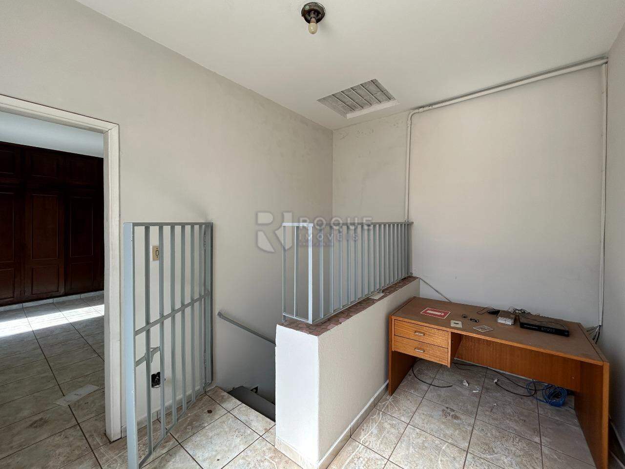 Casa Comercial para aluguel no bairro Vila Anita: Hall