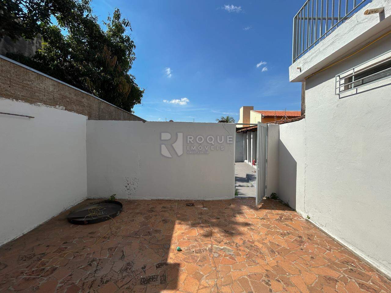 Casa Comercial para aluguel no bairro Vila Anita: Fundo