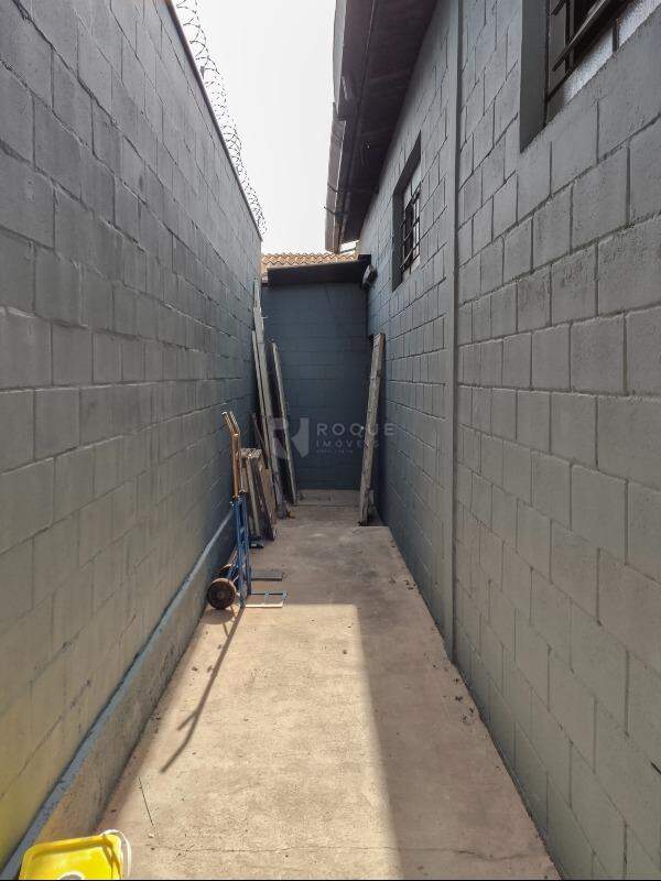 Barracão/Galpão para aluguel no bairro Centro: Corredor 