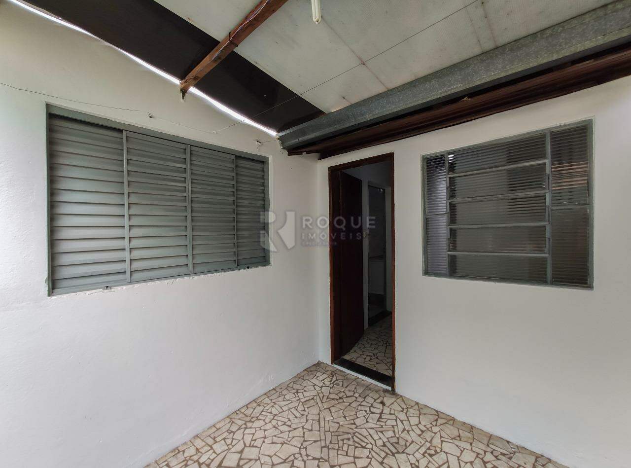 Casa Residencial para aluguel no bairro Vila Rocha: Fundo 