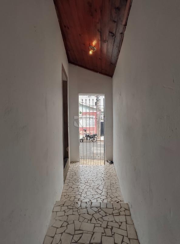 Casa Residencial para aluguel no bairro Vila Rocha: Corredor de acesso 