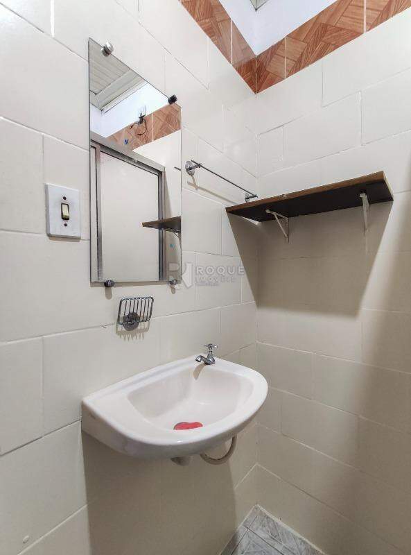 Casa Residencial para aluguel no bairro Vila Rocha: WC social 
