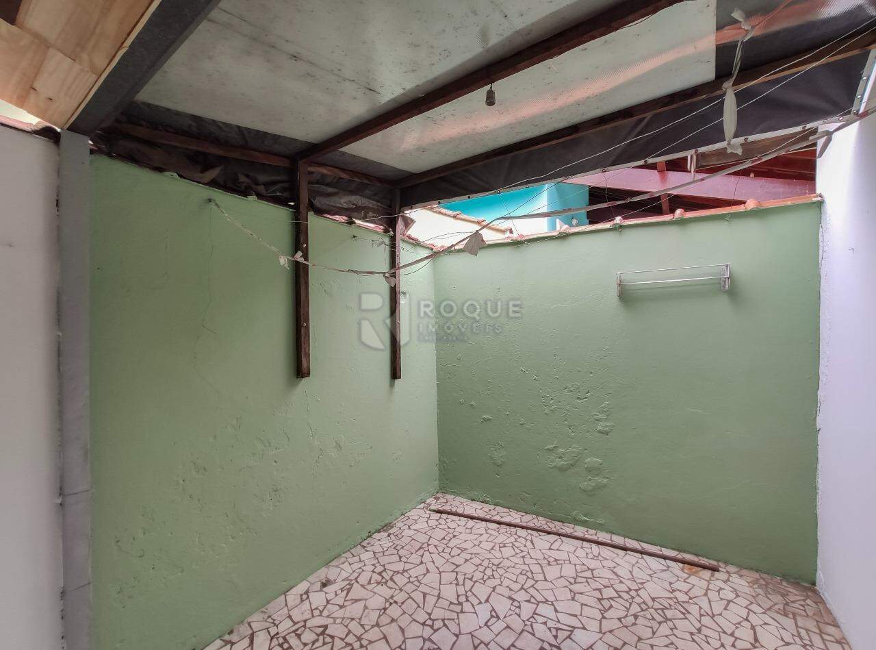 Casa Residencial para aluguel no bairro Vila Rocha: Fundo 