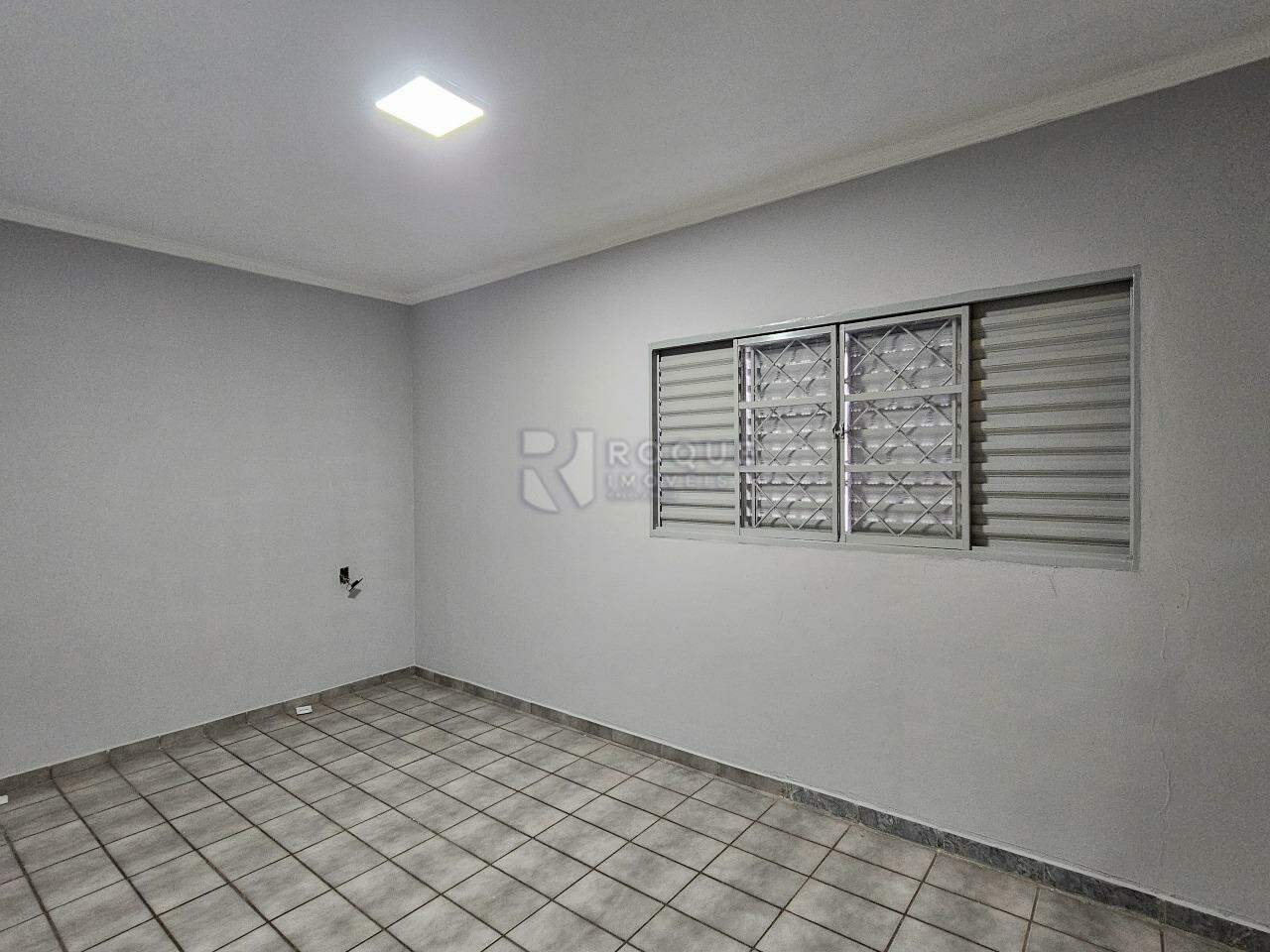 Casa Residencial para aluguel no bairro Jardim Nova Suiça: Suíte