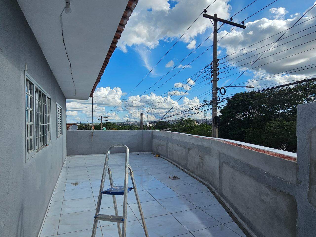 Casa Residencial para aluguel no bairro Jardim Nova Suiça: Sacada