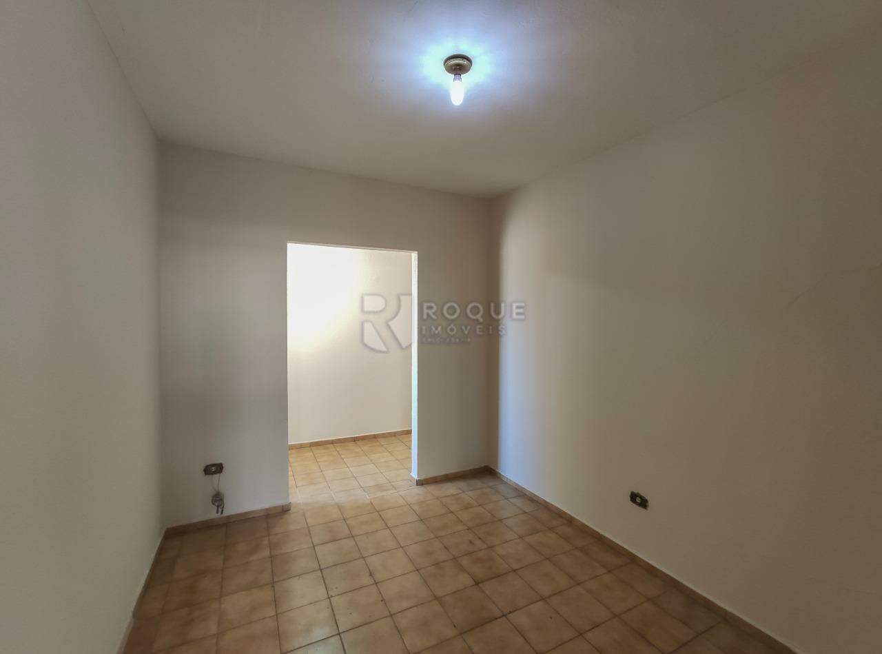 Casa Residencial para aluguel no bairro Jardim Nova Europa: Dormitório fundo 