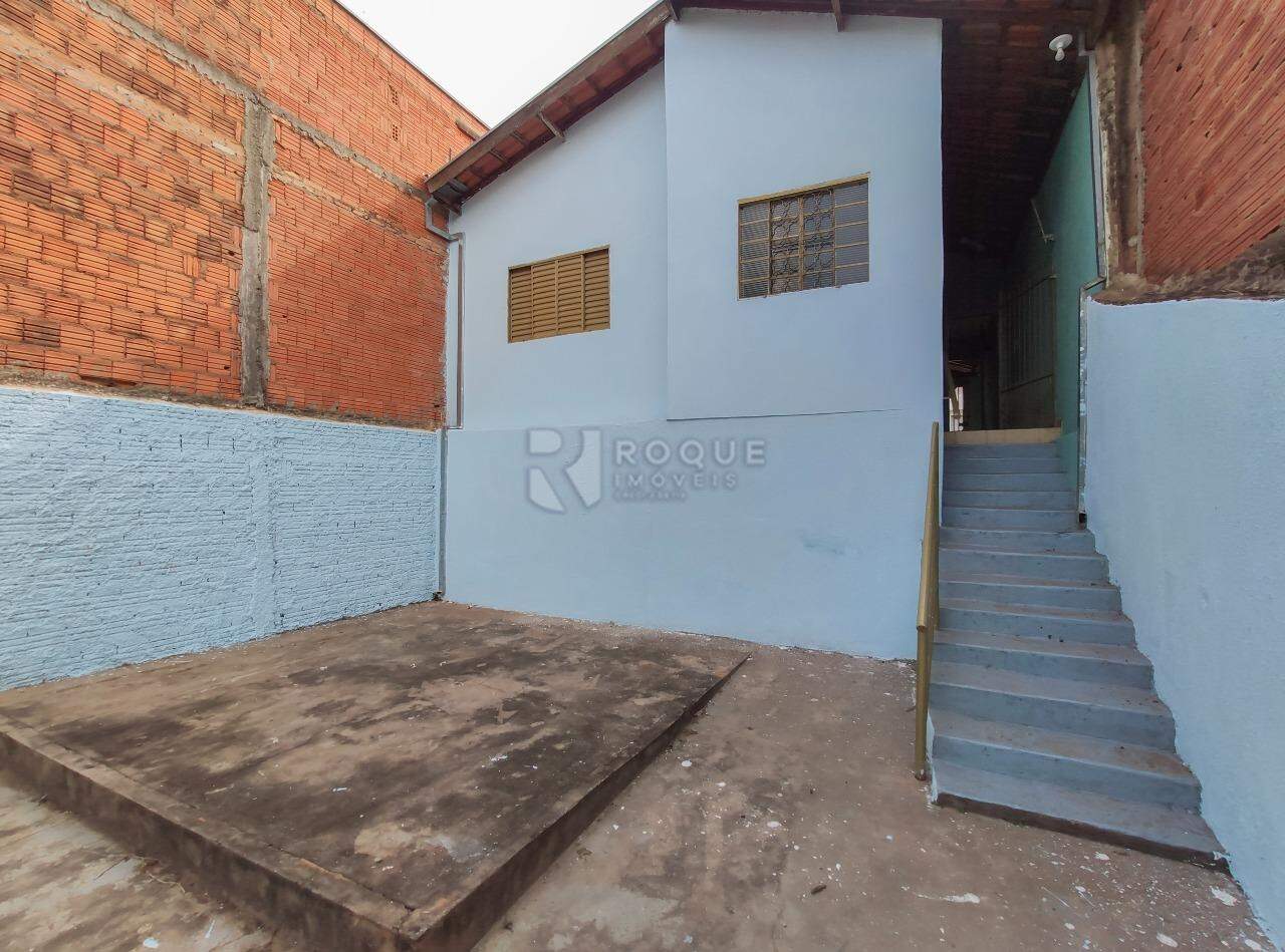 Casa Residencial para aluguel no bairro Jardim Residencial Regina Bastelli: Fundo 