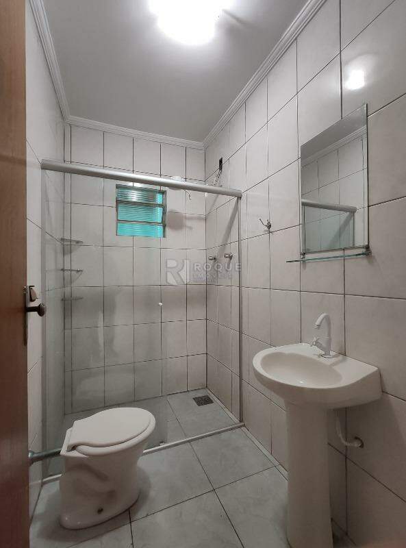 Casa Residencial para aluguel no bairro Jardim Residencial Regina Bastelli: WC 