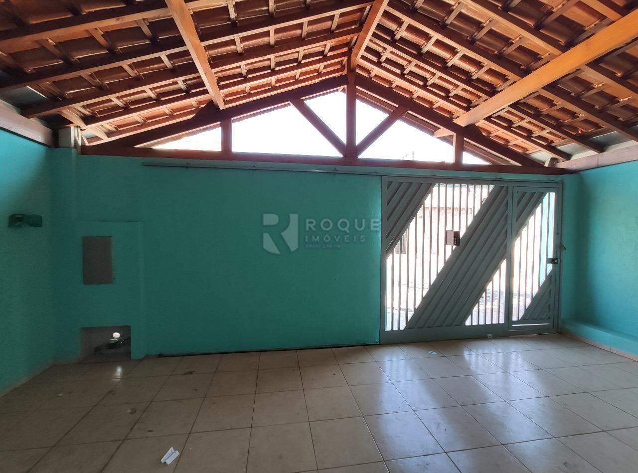 Casa Residencial para aluguel no bairro Jardim Residencial Regina Bastelli: Garagem