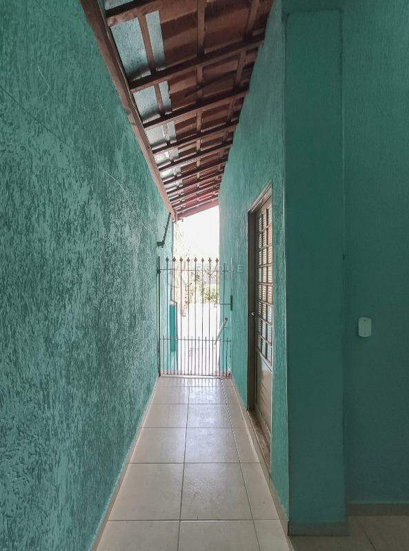 Casa Residencial para aluguel no bairro Jardim Residencial Regina Bastelli: Corredor 