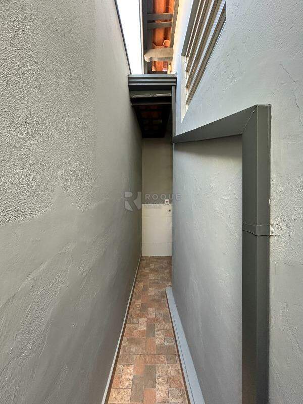Casa Residencial para aluguel no bairro Centro: Corredor 