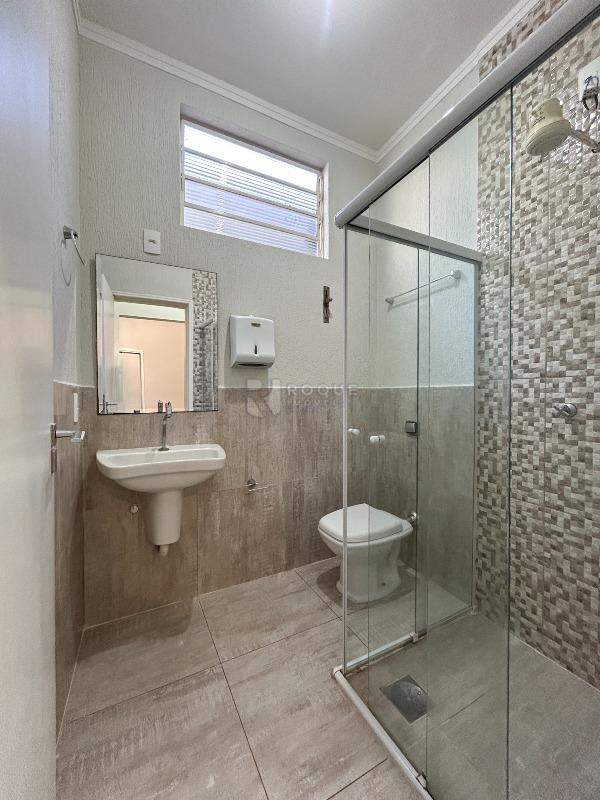 Casa Residencial para aluguel no bairro Centro: WC social 