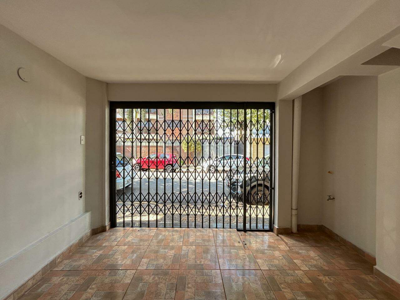 Casa Residencial para aluguel no bairro Centro: Garagem 