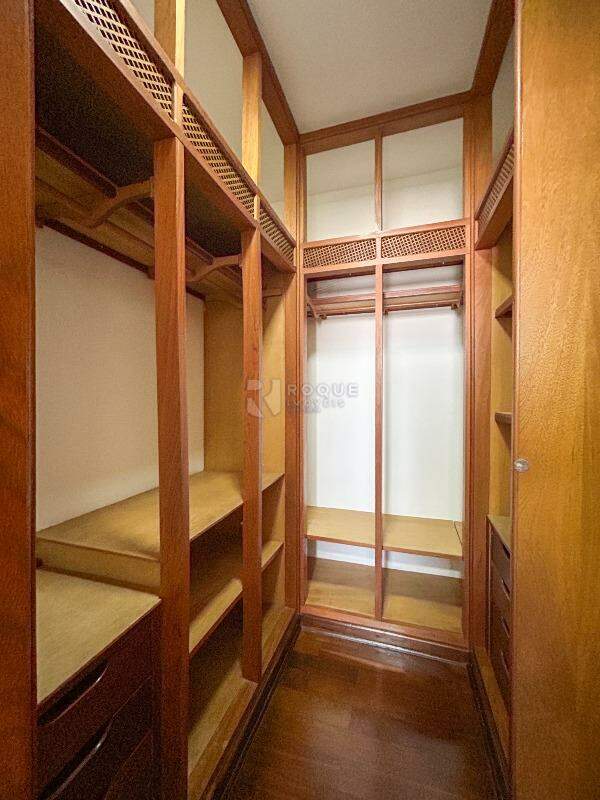 Apartamento para aluguel no bairro Centro: Closet suíte 