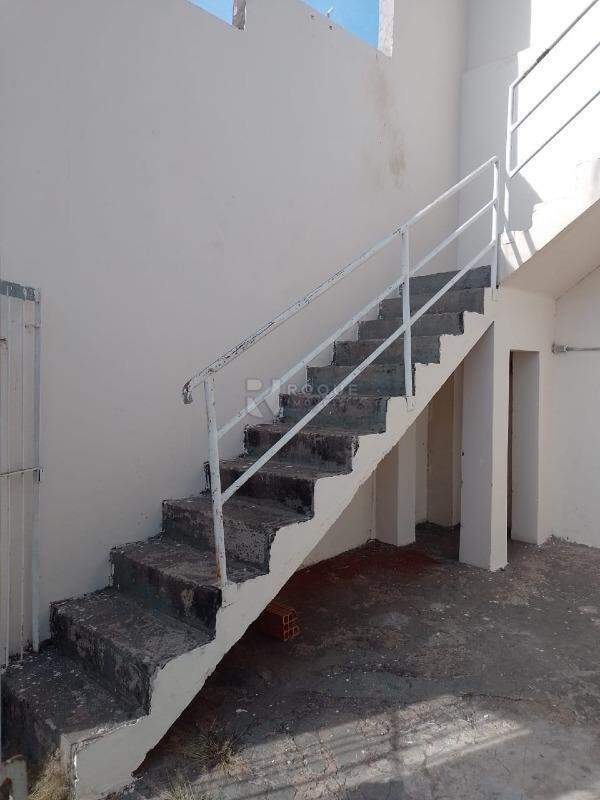 Casa Residencial para aluguel no bairro Jardim das Palmeiras: Escada acesso 