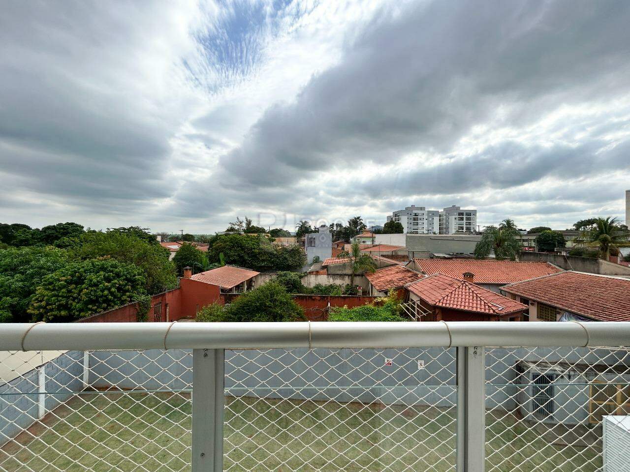 Apartamento para aluguel no bairro Chácaras Antonieta: Sacada