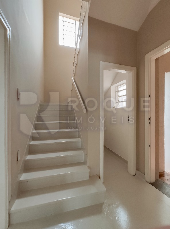 Casa Comercial para aluguel no bairro Centro: Acesso segundo andar 