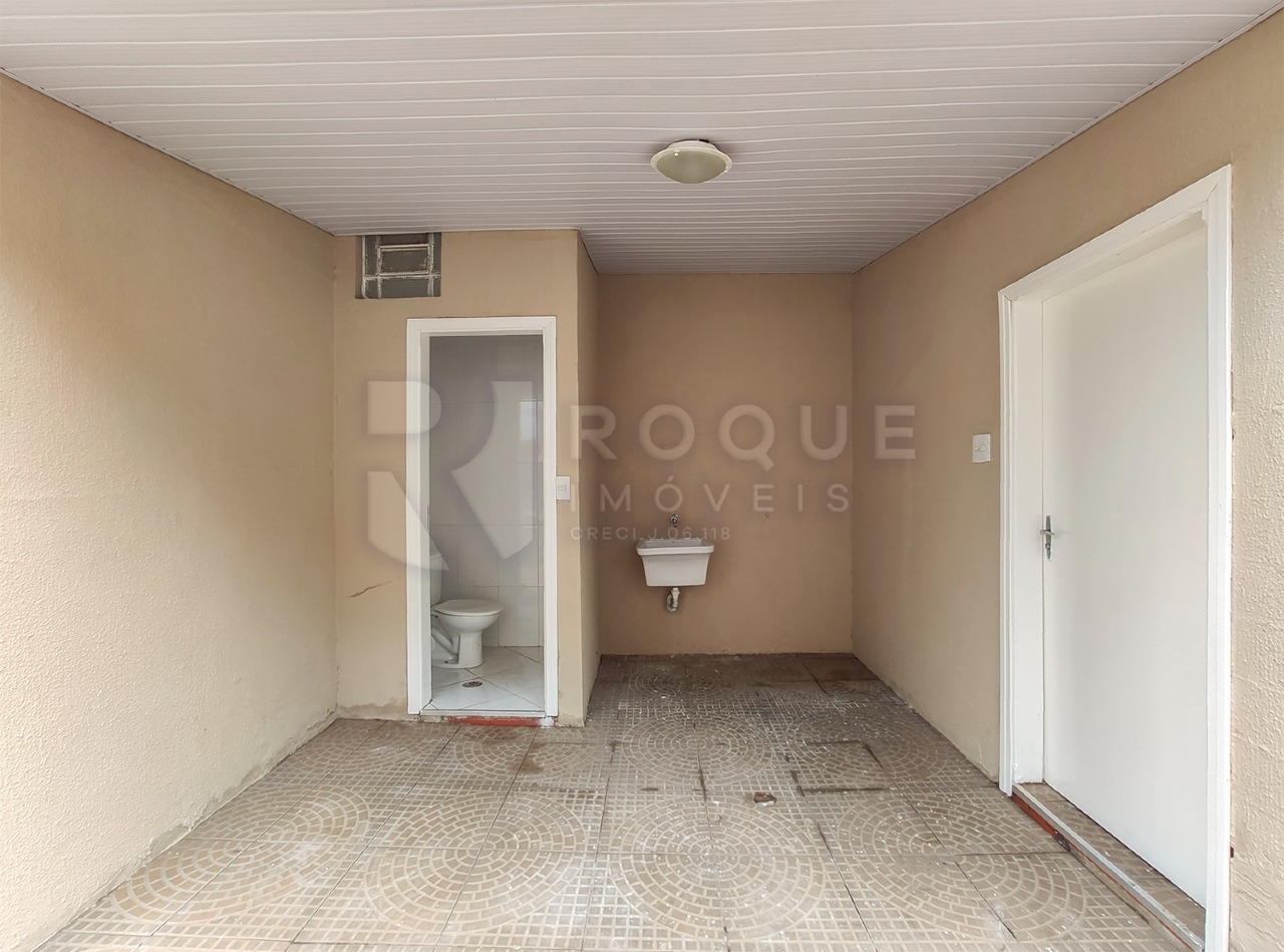 Casa Comercial para aluguel no bairro Centro: WC 1 fundo 