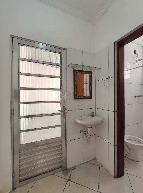 Casa Residencial para aluguel no bairro Jardim Manacá: Lavabo 
