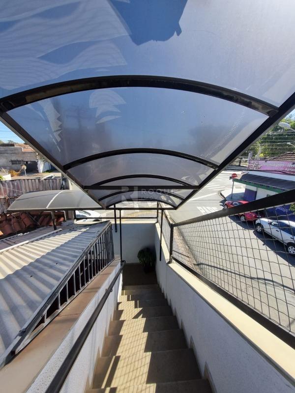 Salas/Conjuntos para aluguel no bairro Jardim Piratininga: Escada de acesso
