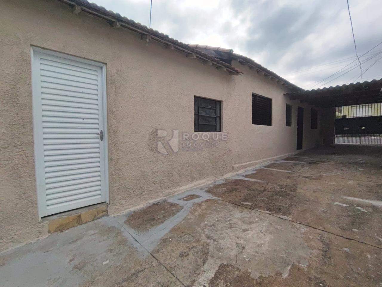 Casa Residencial para aluguel no bairro Vila Queiroz: Quintal