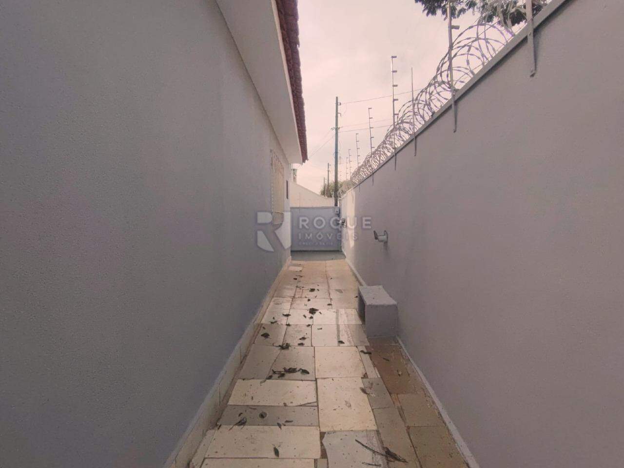 Casa Residencial para aluguel no bairro Vila São Luiz: Quintal
