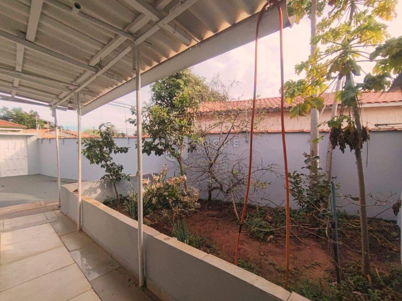 Casa Residencial para aluguel no bairro Vila São Luiz: Quintal