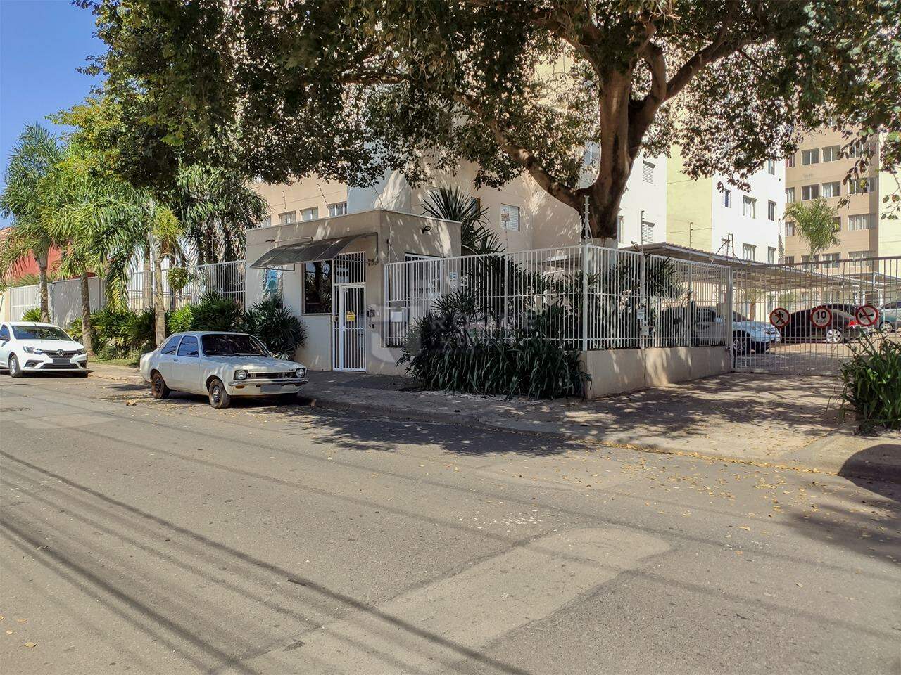 Apartamento para aluguel no bairro Chácaras Antonieta: Fachada
