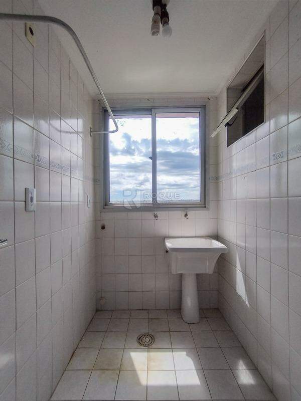 Apartamento para aluguel no bairro Vila Camargo: Área de serviço