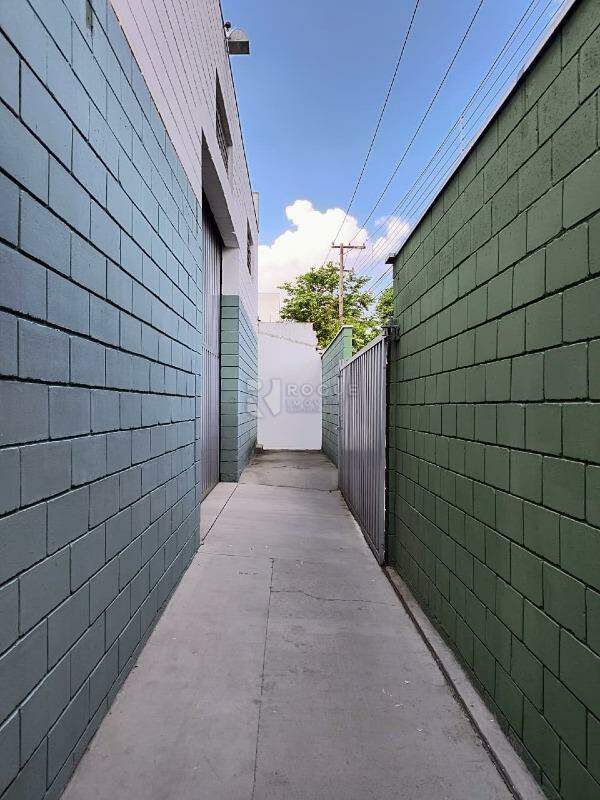 Barracão/Galpão para aluguel no bairro Vila Nova: Corredor 