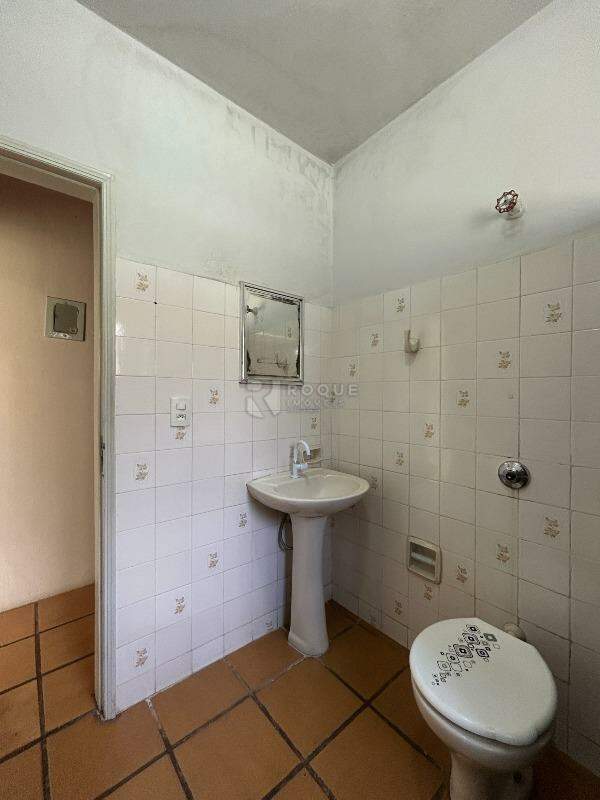 Casa Residencial para aluguel no bairro Vila Teixeira Marques: WC social 