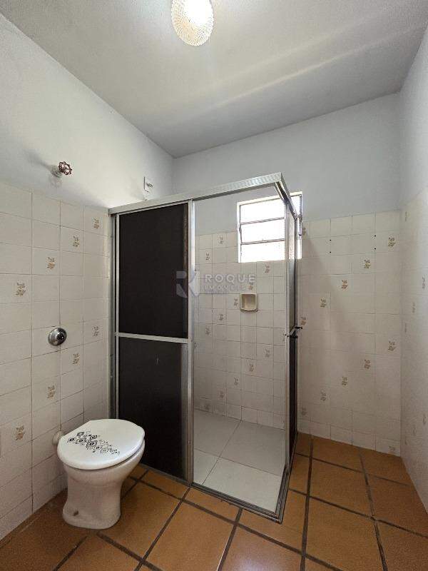 Casa Residencial para aluguel no bairro Vila Teixeira Marques: WC social 