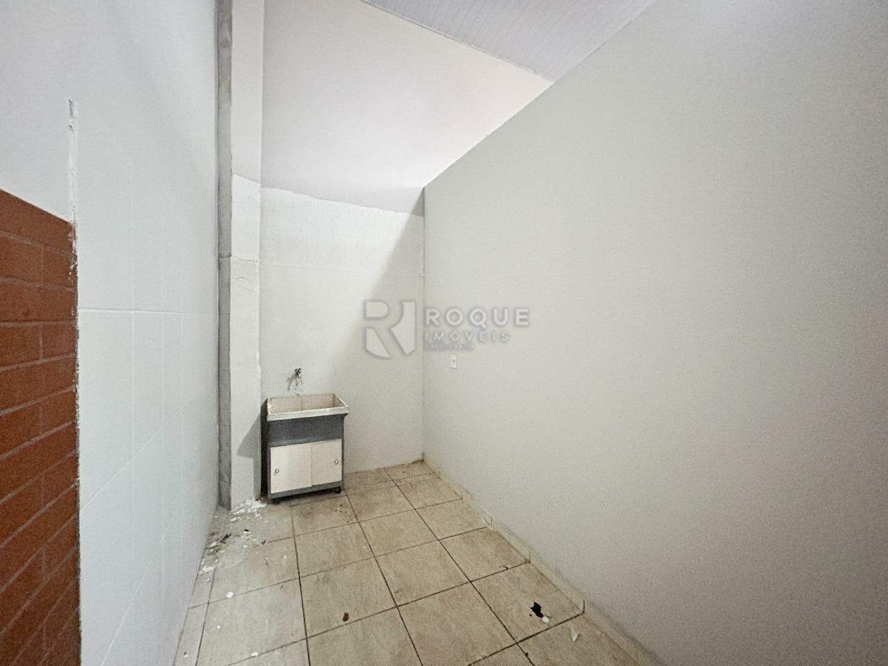 Barracão/Galpão para aluguel no bairro Jardim Esmeralda: Área de serviço 