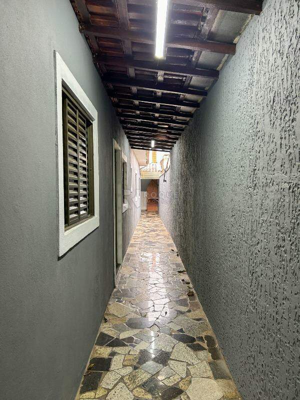 Casa Residencial para aluguel no bairro Jardim Nova Europa: Corredor 