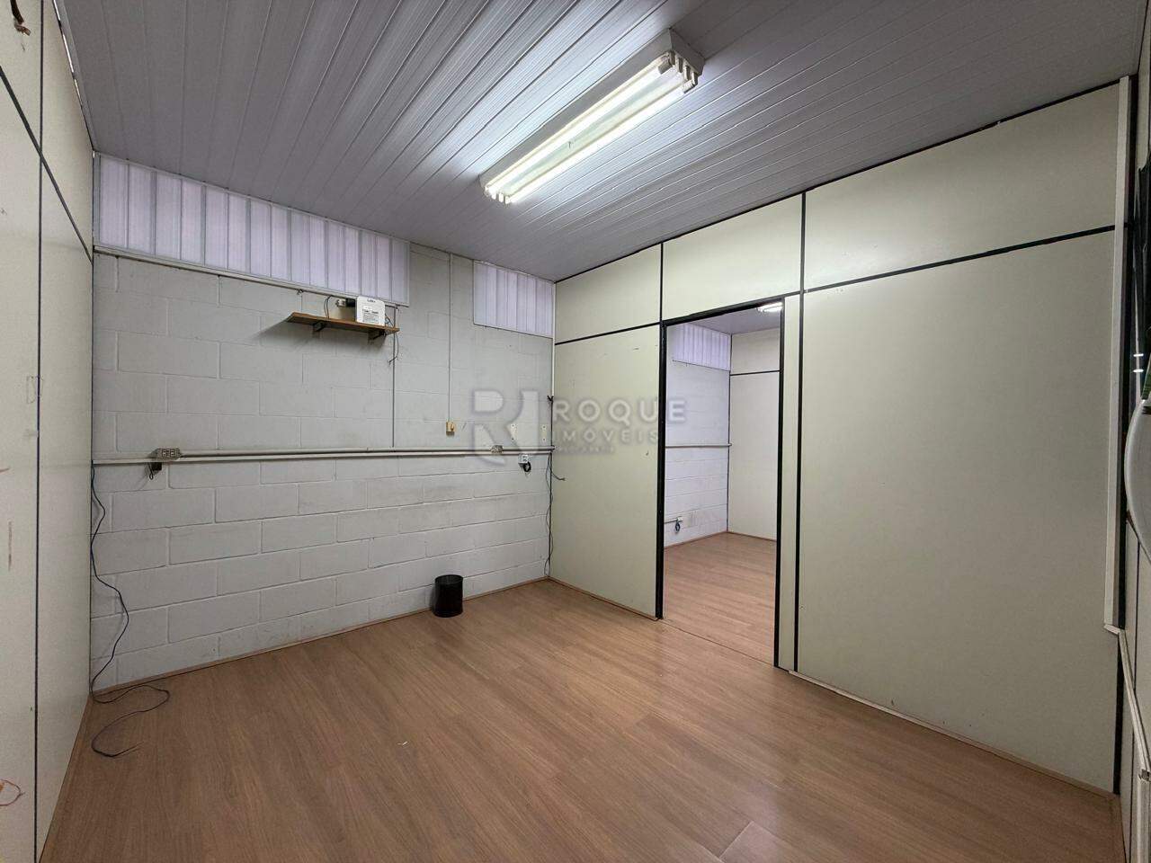 Barracão/Galpão para aluguel no bairro Jardim Maria Buchi Modeneis: Sala 02
