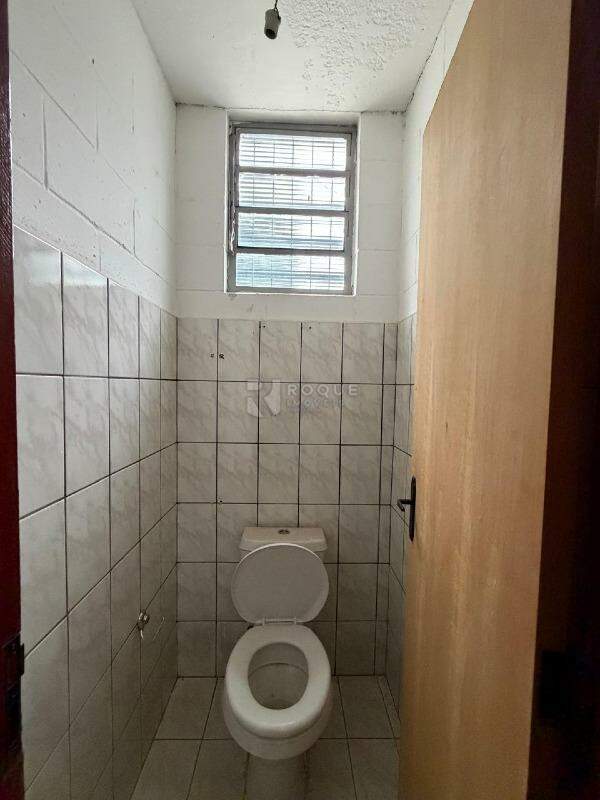 Barracão/Galpão para aluguel no bairro Jardim Maria Buchi Modeneis: Wc 01