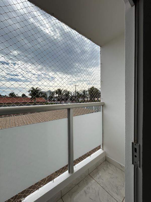 Apartamento para aluguel no bairro Chácaras Antonieta: Sacada 