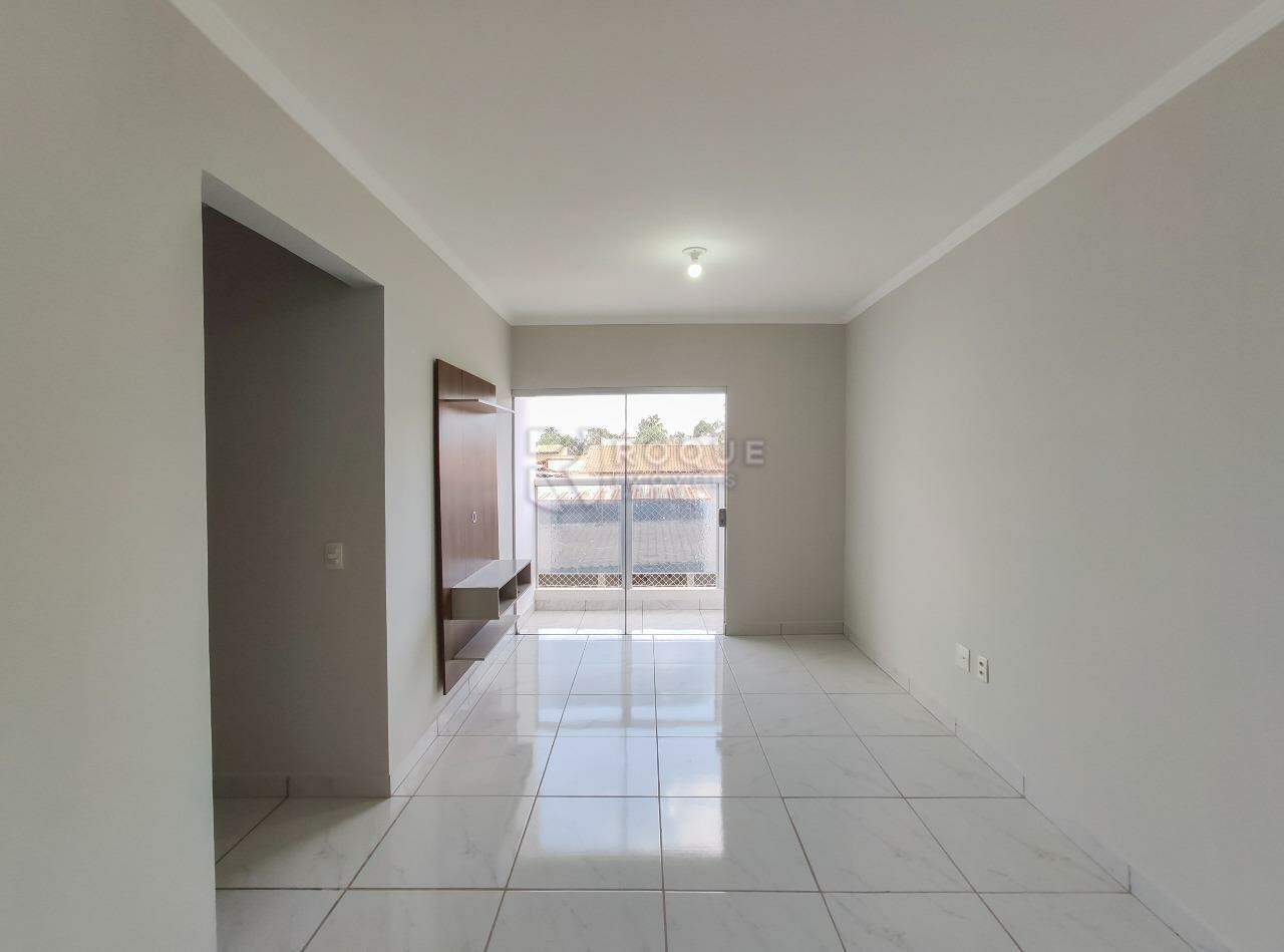 Apartamento para aluguel no bairro Chácaras Antonieta: Sala 