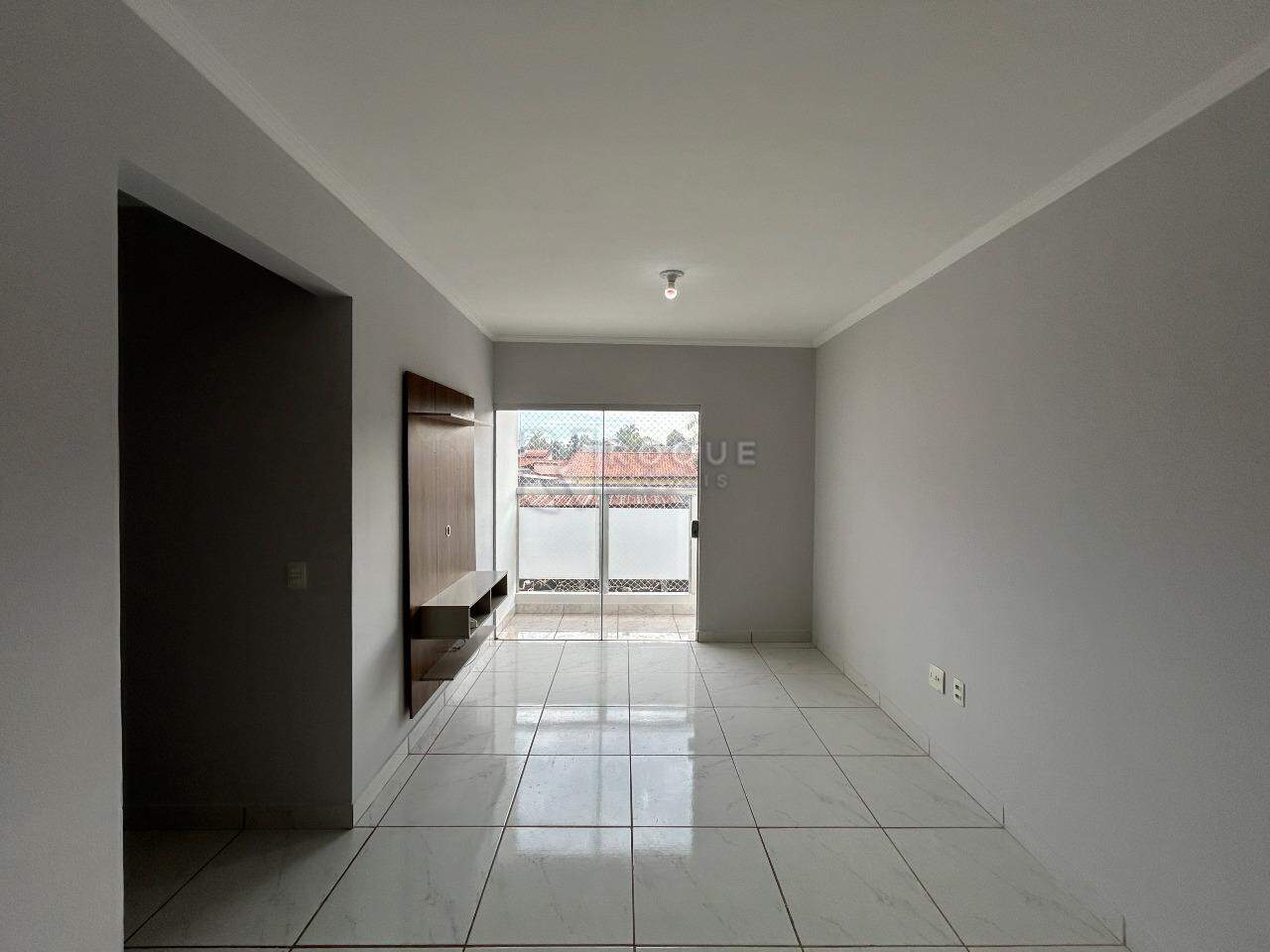 Apartamento para aluguel no bairro Chácaras Antonieta: Sala 
