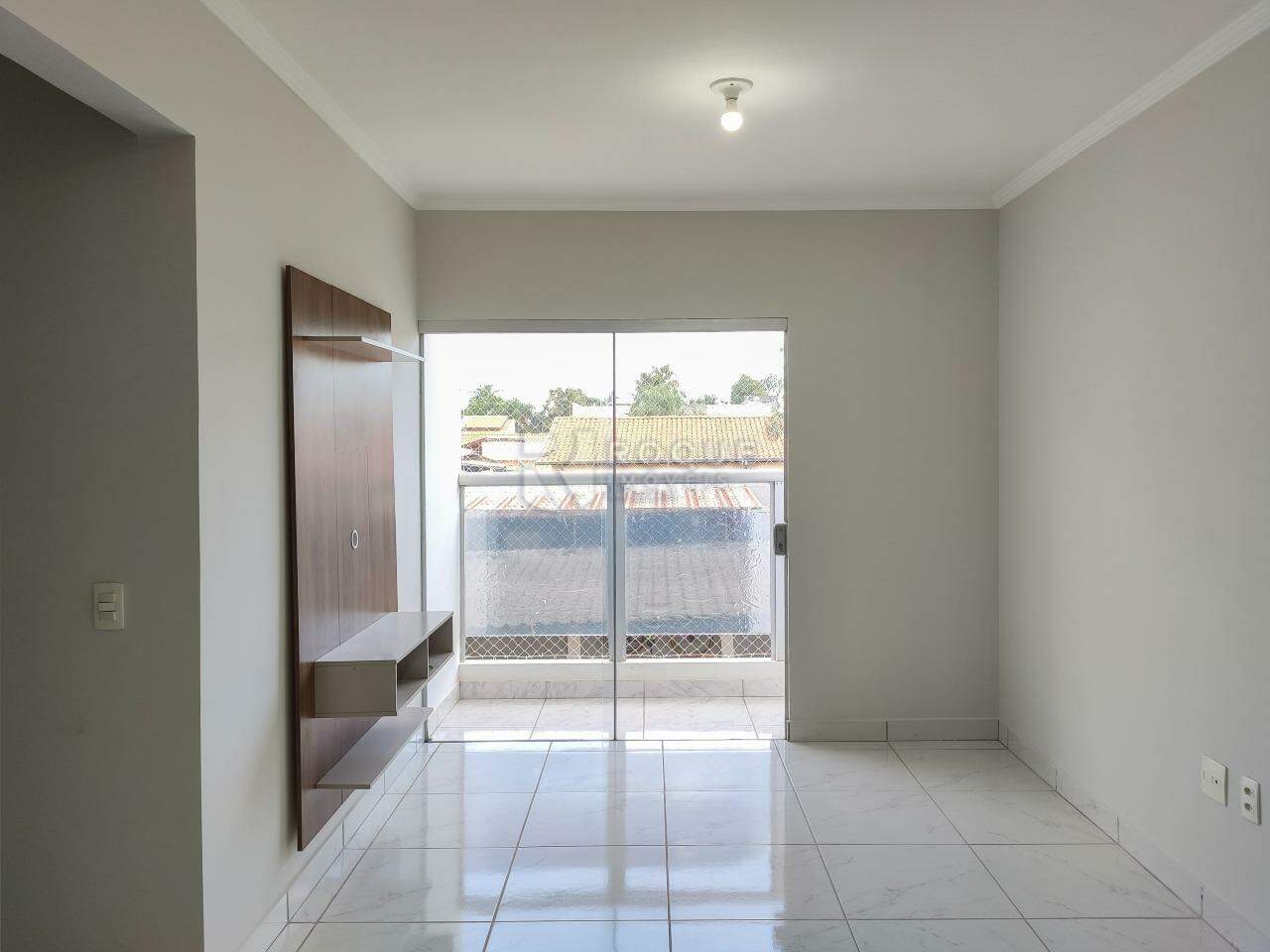 Apartamento para aluguel no bairro Chácaras Antonieta: Sala 