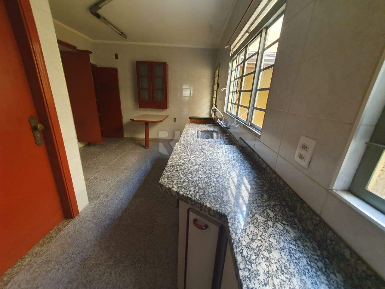 Casa Residencial para aluguel no bairro Parque Real: Cozinha 