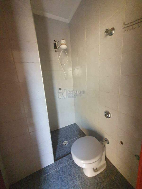 Casa Residencial para aluguel no bairro Parque Real: WC fundo 
