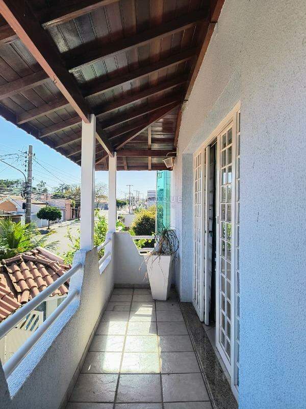 Casa em condomínio para aluguel no bairro Parque Egisto Ragazzo: Sacada